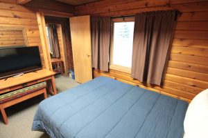 Miette Hot Springs Bungalows bedroom